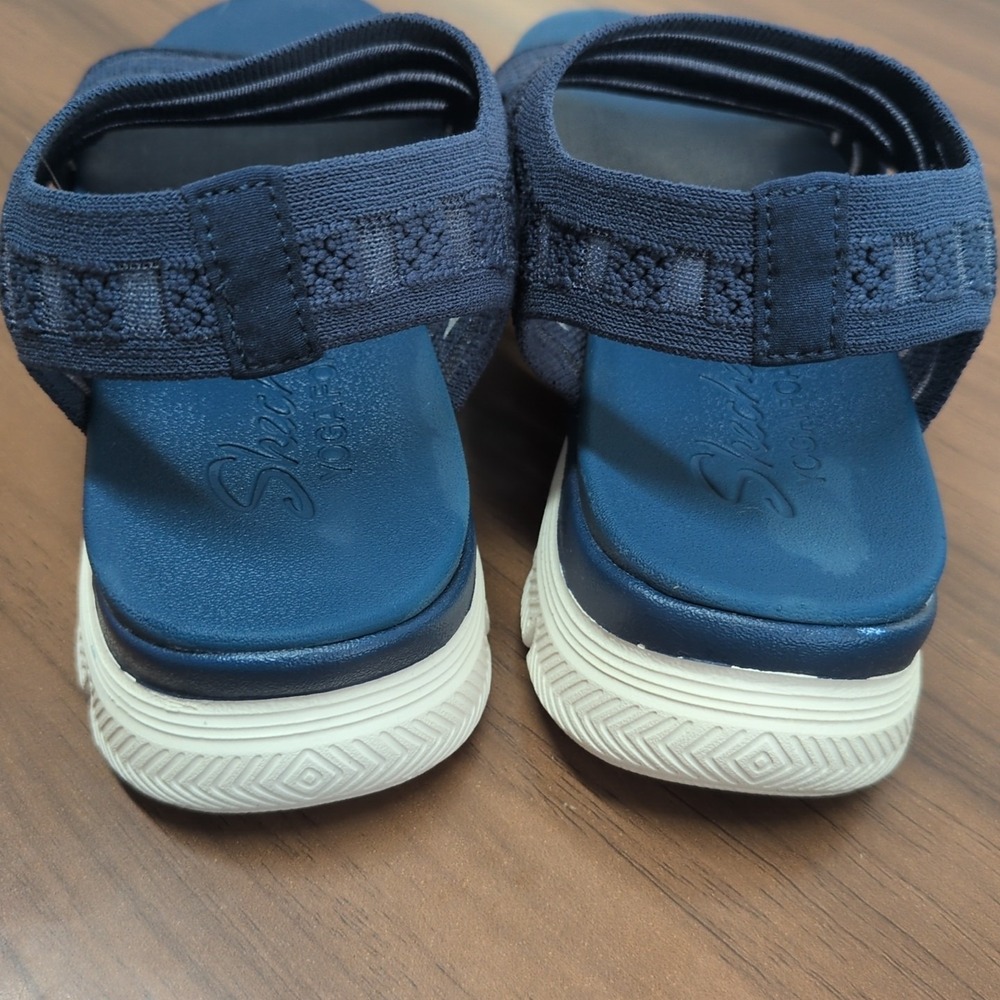 Women's Skechers Arch Fit - City Catch sandals in navy blue - Picture 5 of 8
